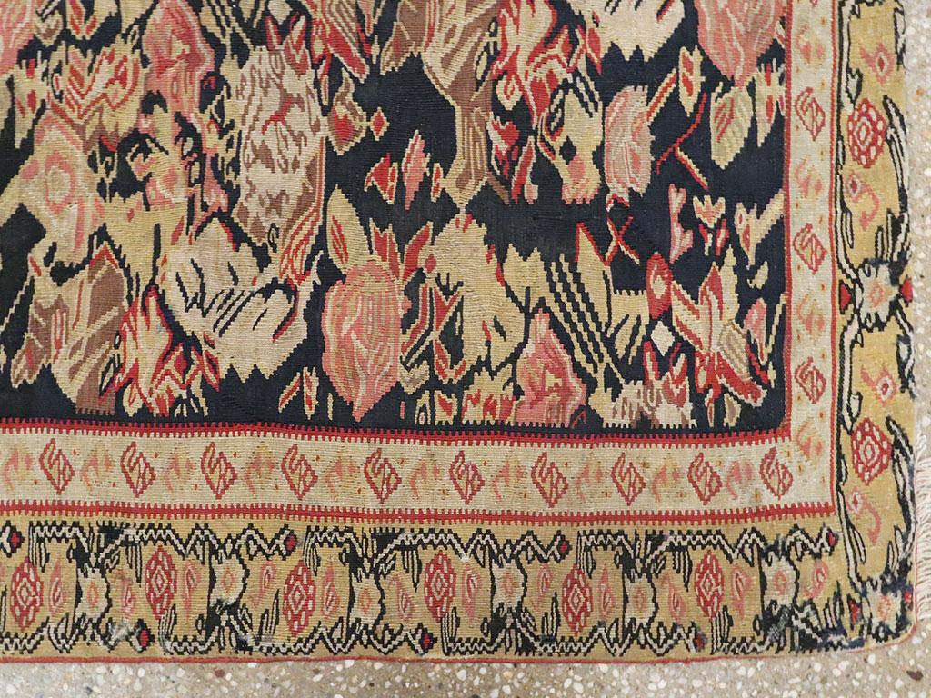 Handgefertigter persischer Senneh-Kelim-Akzentteppich aus dem frühen 20. Jahrhundert (Wolle) im Angebot