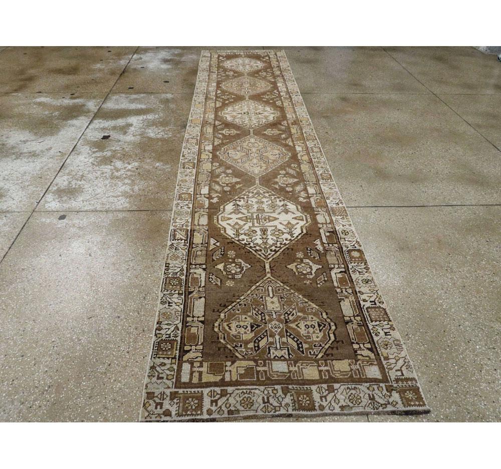 Early 20th Century Handmade Persian Serab Runner In Excellent Condition For Sale In New York, NY