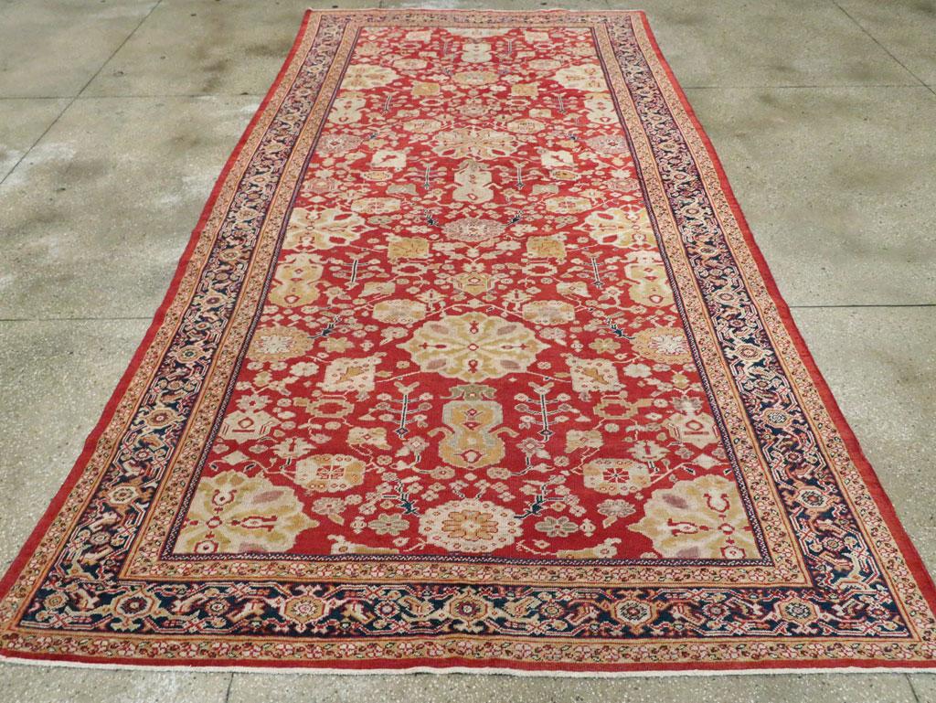 Early 20th Century Handmade Persian Sultanabad Long and Narrow Gallery Carpet In Excellent Condition For Sale In New York, NY