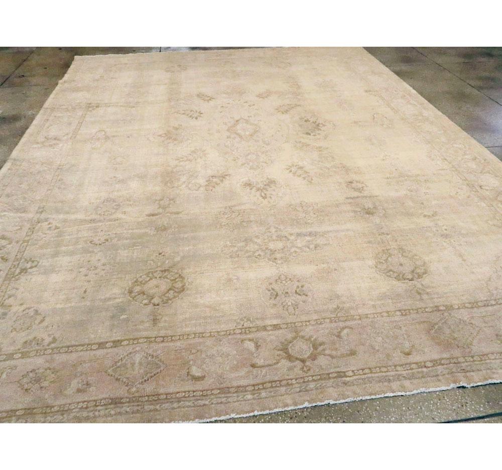 Early 20th Century Handmade Persian Sultanabad Room Size Carpet In Good Condition For Sale In New York, NY