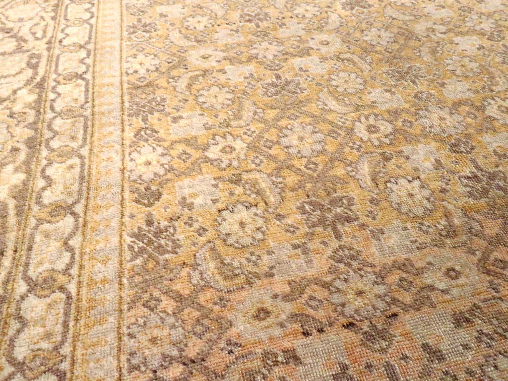 Persiano Tappeto d'accento persiano Tabriz realizzato a mano all'inizio del XX secolo in vendita