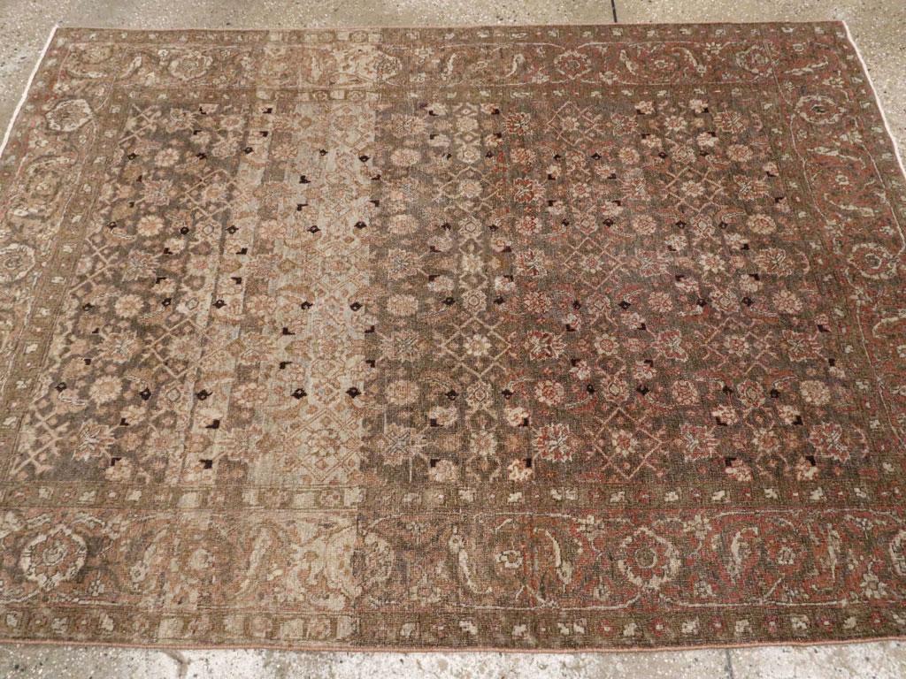 Early 20th Century Handmade Persian Tabriz Accent Rug In Excellent Condition For Sale In New York, NY
