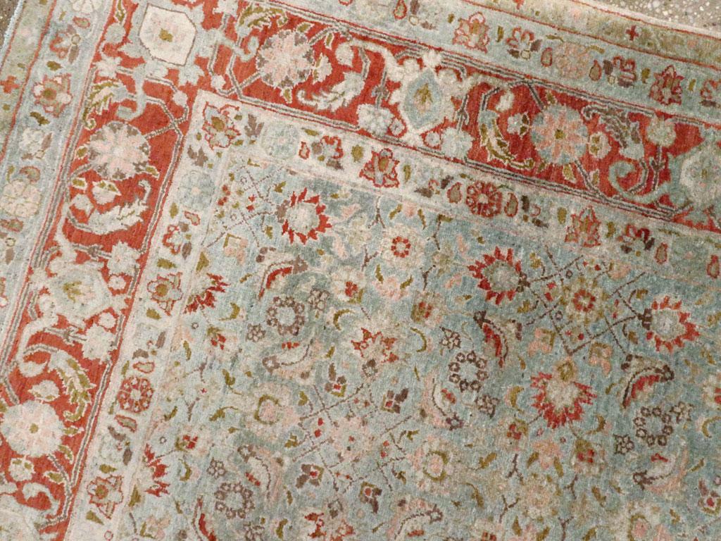 20ième siècle Tapis d'appoint persan Tabriz du début du 20e siècle:: fait à la main:: bleu ardoise et rouge en vente