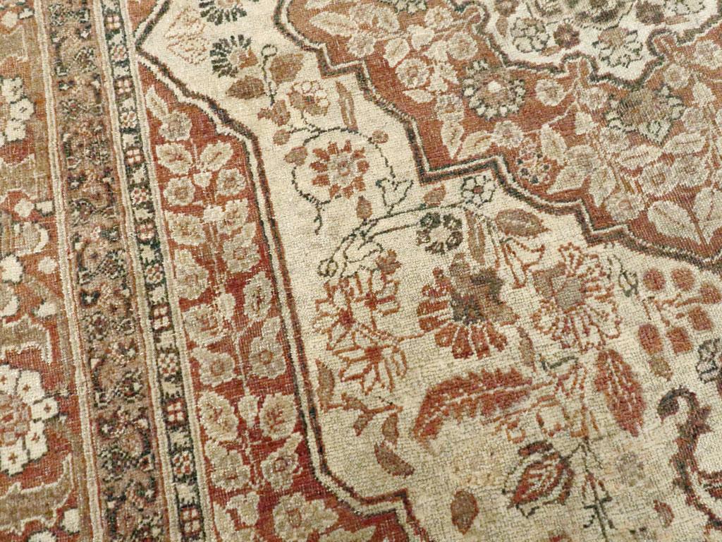 Handgefertigter persischer Täbris Haji Jalili-Akzent-Teppich aus dem frühen 20. Jahrhundert (Handgeknüpft) im Angebot