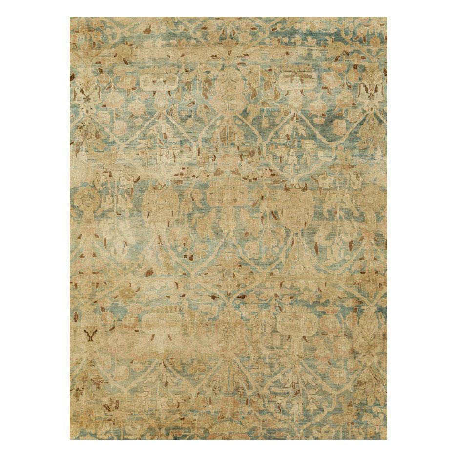 Ein antiker persischer Teppich aus Täbris, der im frühen 20. Jahrhundert handgefertigt wurde.

Maße: 11' 2