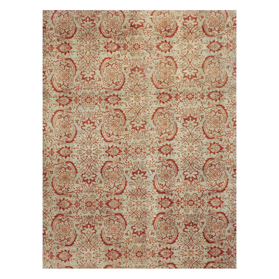 Ein antiker, zimmergroßer persischer Täbriz-Teppich, der im frühen 20. Jahrhundert handgefertigt wurde.

Maße: 9' 5