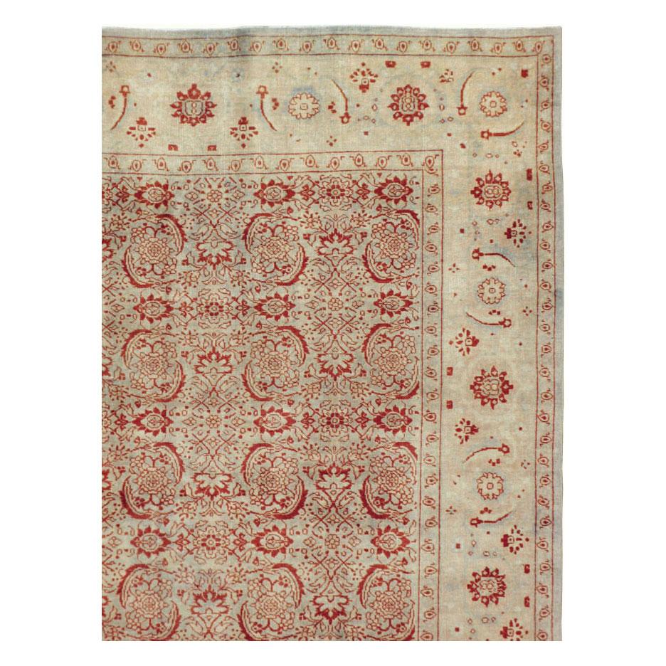 Handgefertigter persischer Täbriz-Teppich in Zimmergröße aus dem frühen 20. Jahrhundert (Viktorianisch) im Angebot