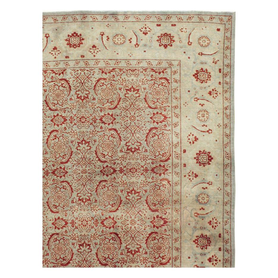 Handgefertigter persischer Täbriz-Teppich in Zimmergröße aus dem frühen 20. Jahrhundert (Persisch) im Angebot