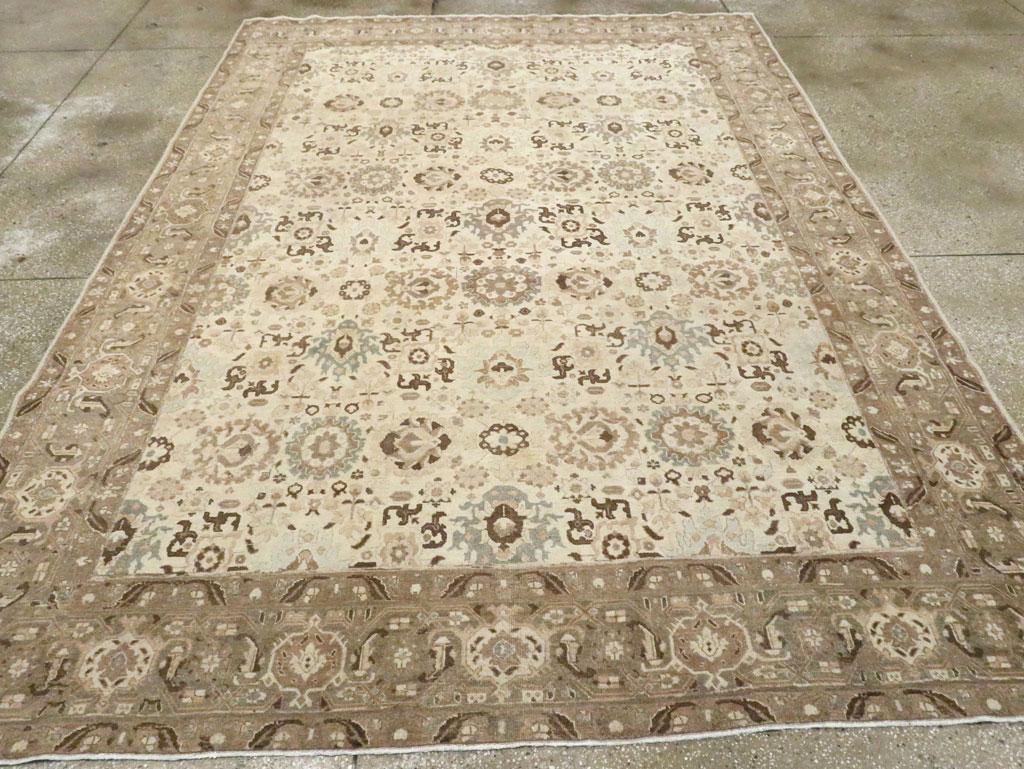 Early 20th Century Handmade Persian Tabriz Room Size Carpet In Excellent Condition For Sale In New York, NY