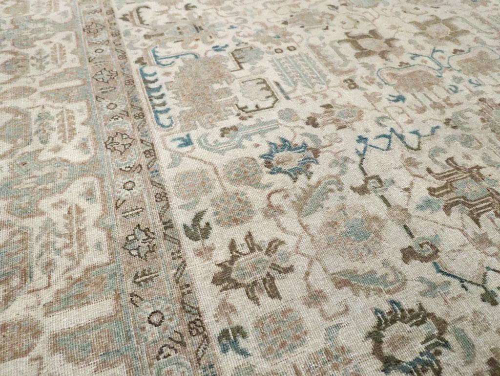 Handgefertigter persischer Täbriz-Teppich in Zimmergröße aus dem frühen 20. Jahrhundert (Handgeknüpft) im Angebot