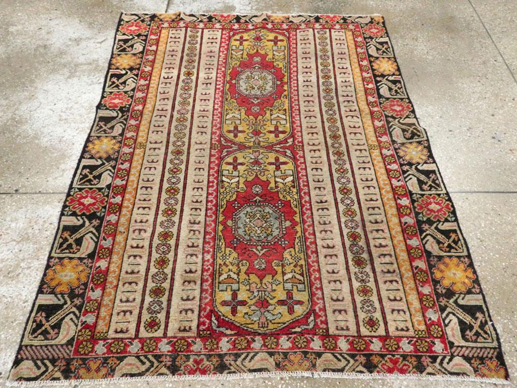 Hand-Knotted Early 20th Century Handmade Turkish Ghiordes Accent Rug For Sale
