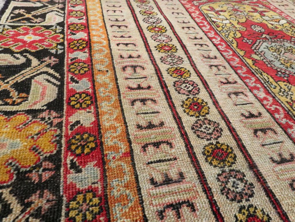 Early 20th Century Handmade Turkish Ghiordes Accent Rug In Good Condition For Sale In New York, NY