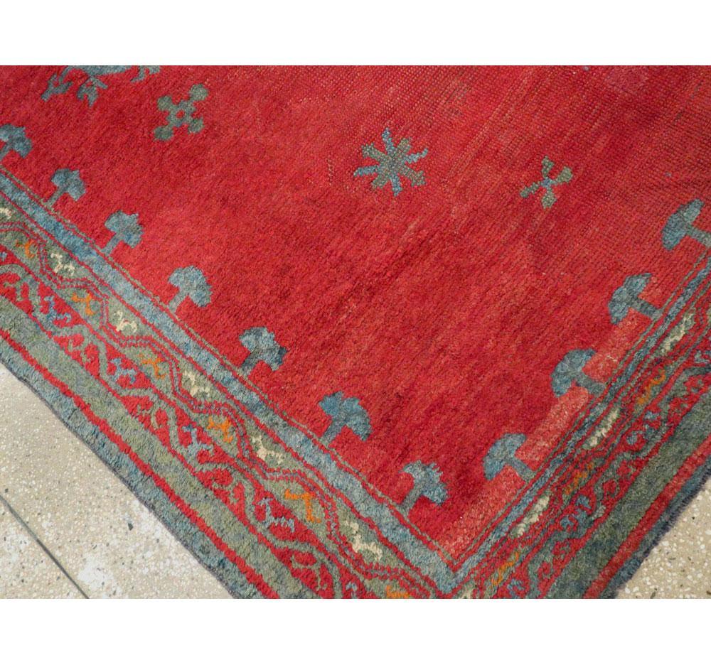 Early 20th Century Handmade Turkish Oushak Gallery Rug in Red For Sale 1