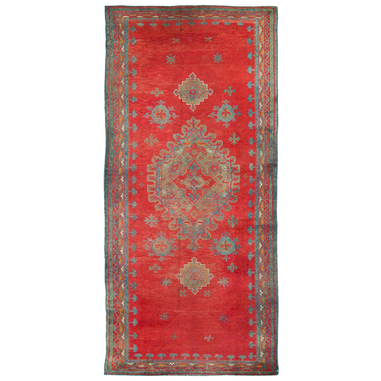 Early 20th Century Handmade Turkish Oushak Gallery Rug in Red For Sale