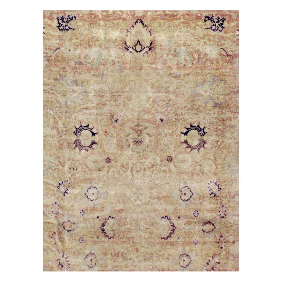 Ein antiker türkischer Sivas-Teppich in Zimmergröße, handgefertigt im frühen 20. Jahrhundert.

Maße: 11' 1