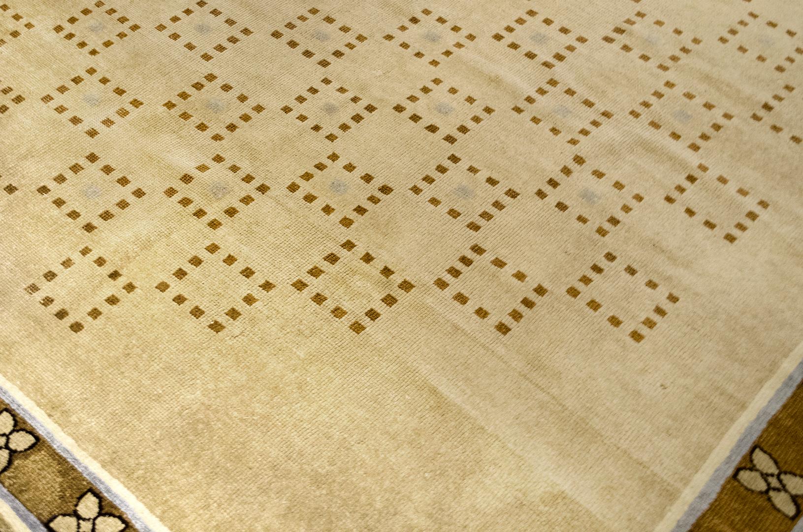 Alfombra Deco China Antigua Tejida a Mano de Principios del Siglo XX Chino en venta