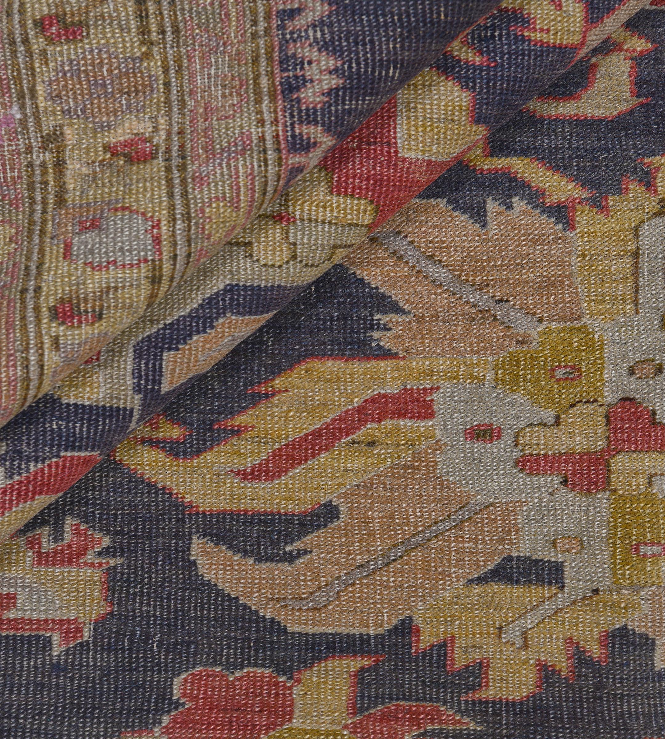 Early 20th Century Hereke Rug from West Anatolia For Sale 5