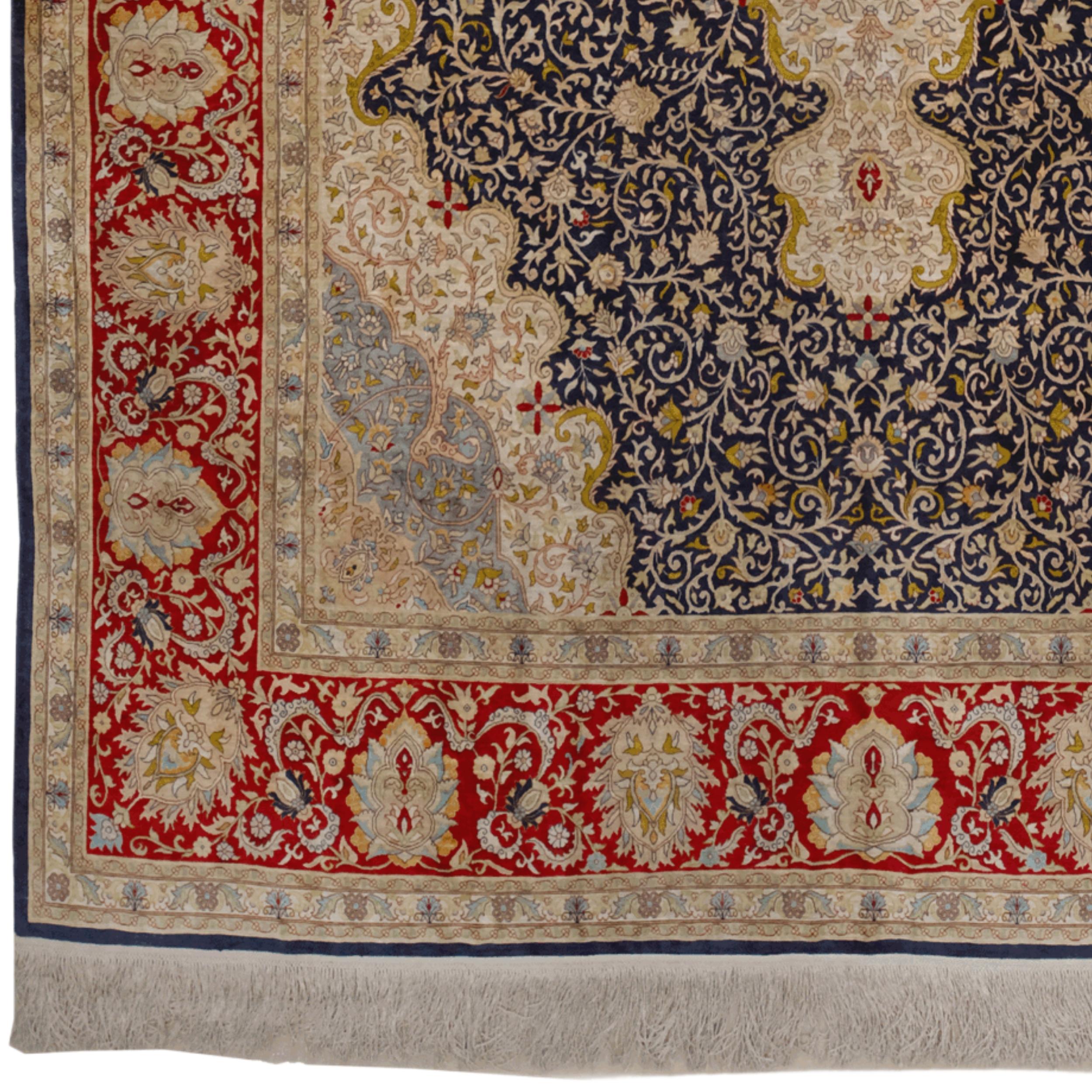 Tapis ancien en soie Hereke du début du 20e siècle - La texture de l'élégance

Ce tapis antique unique, datant du début du XXe siècle, est une œuvre d'art unique grâce à sa texture de soie de qualité supérieure et à la finesse de son exécution. Les
