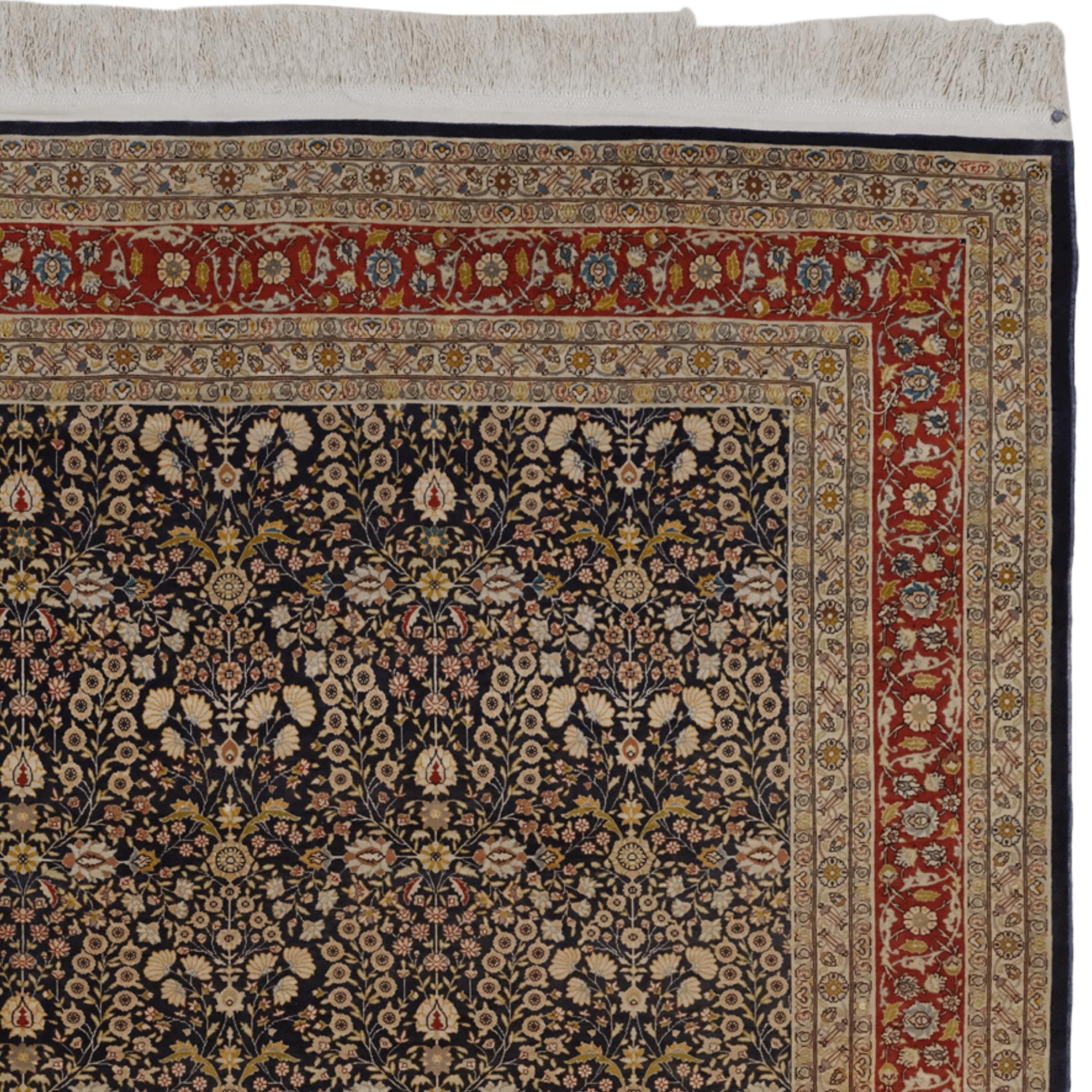 Tissé à la main Tapis en soie Hereke du début du 20e siècle en vente