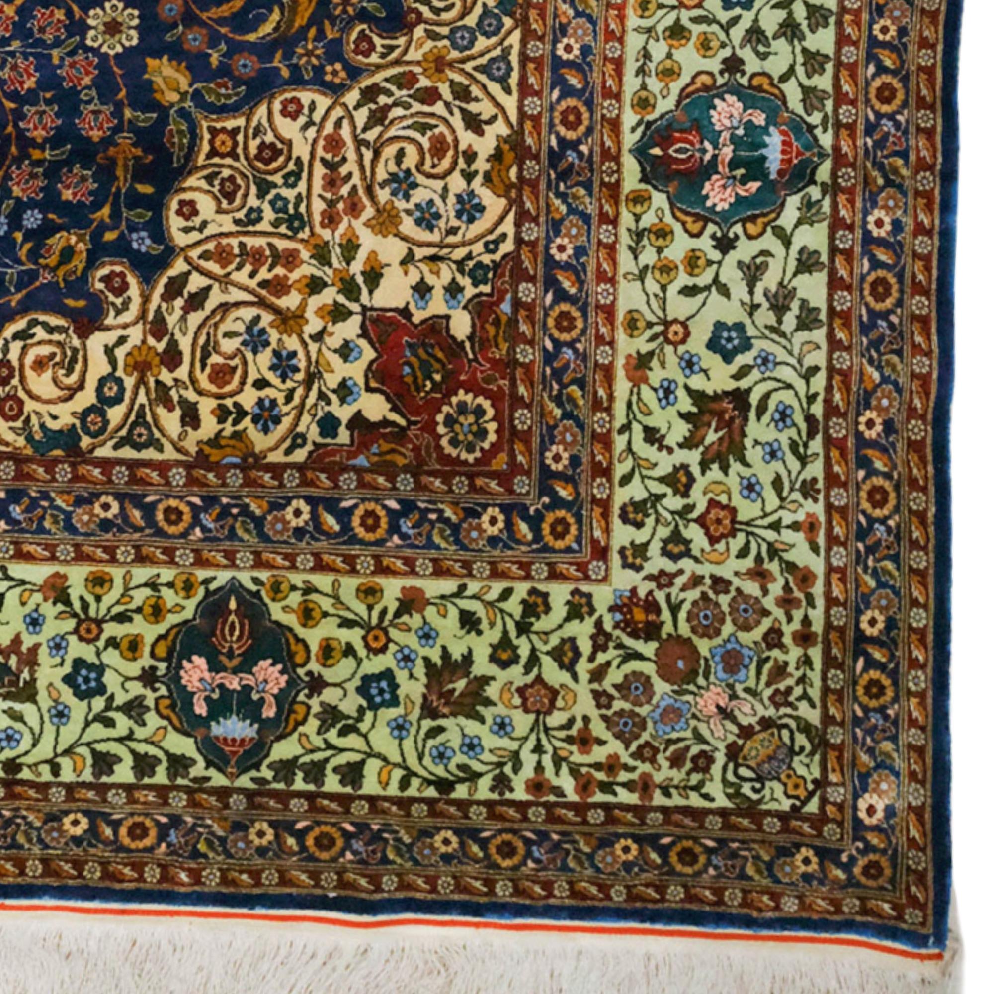 Tappeto di seta Hereke dei primi del Novecento In condizioni buone in vendita a Sultanahmet, 34