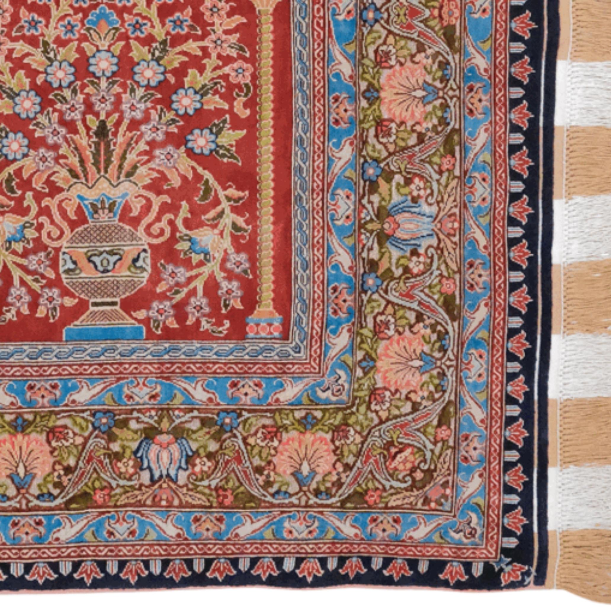 Early 20th Century Hereke Silk & Metal Rug by Hasoglu Workshop In Good Condition For Sale In Sultanahmet, 34