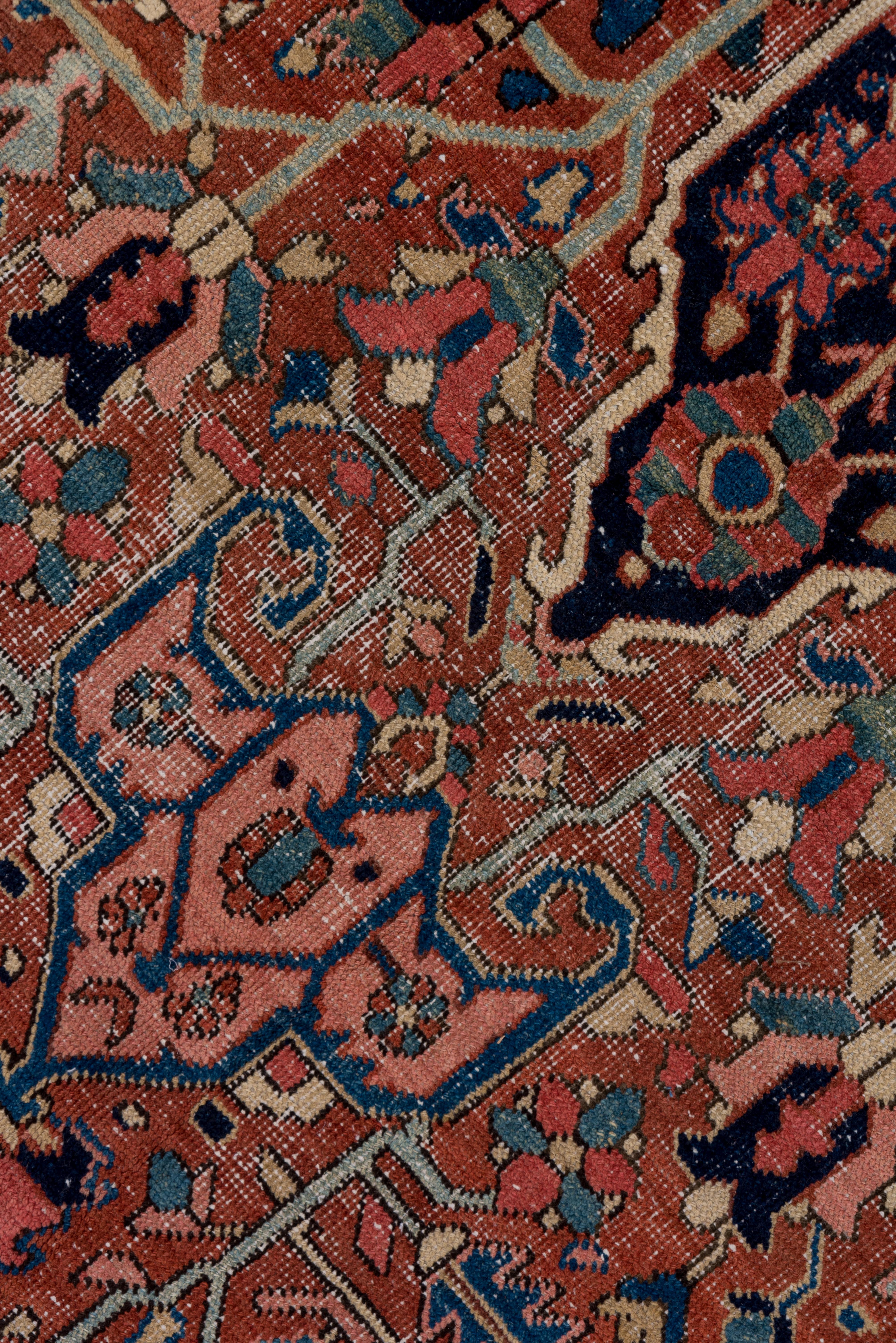 Heriz-Teppich des frühen 20. Jahrhunderts (Heriz Serapi) im Angebot