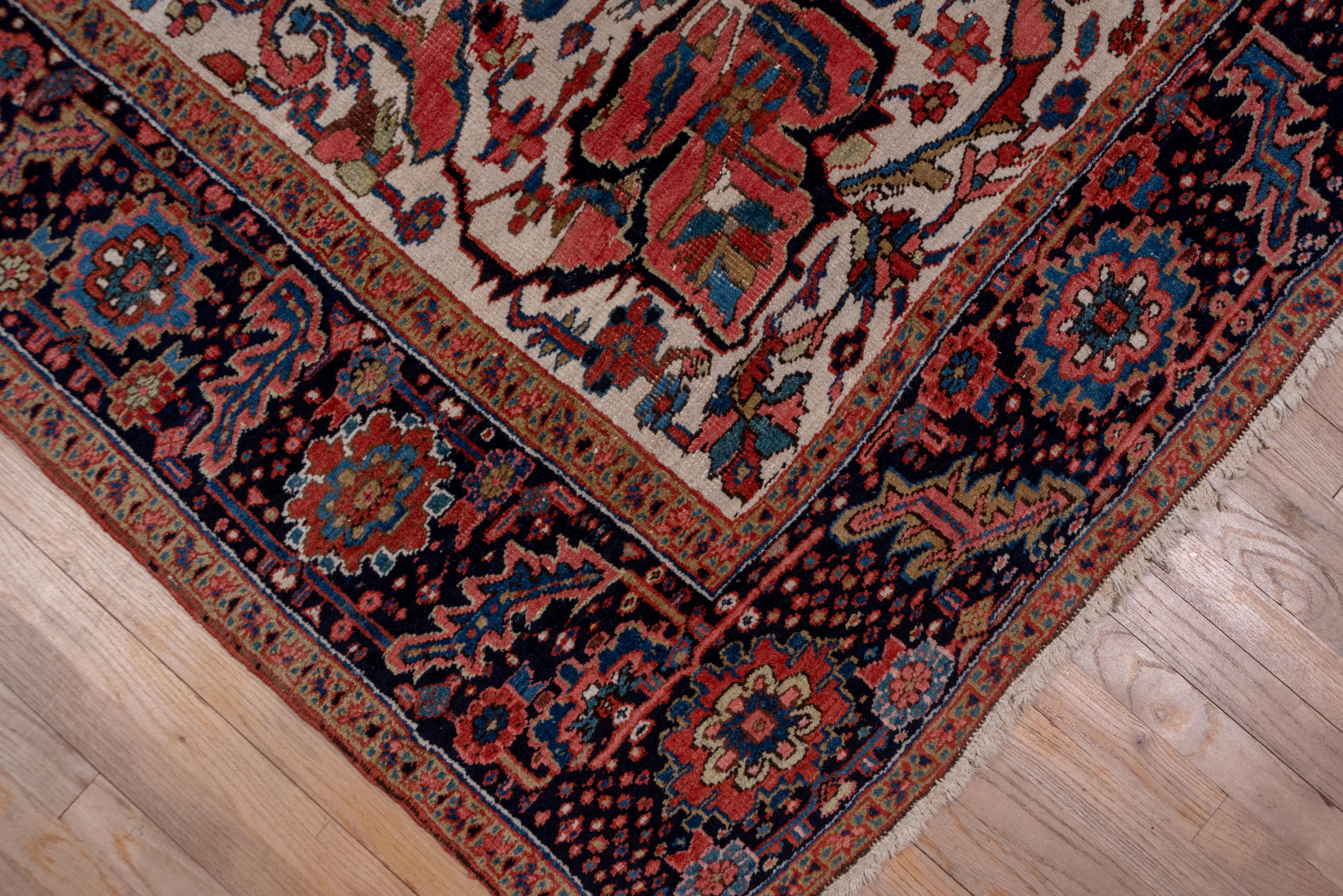 Early 20th Century Heriz Carpet In Good Condition In New York, NY