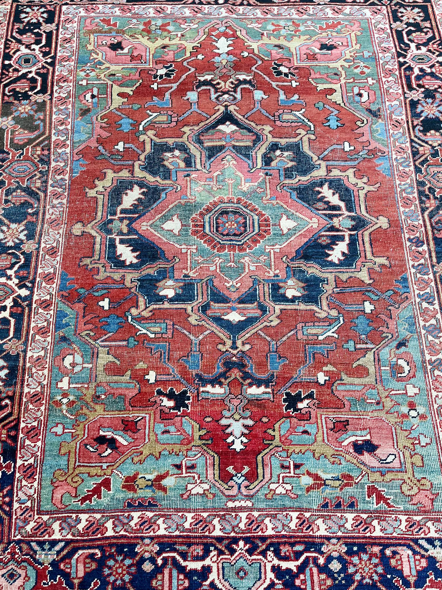 Early 20th Century Heriz Rug In Good Condition For Sale In New York, NY