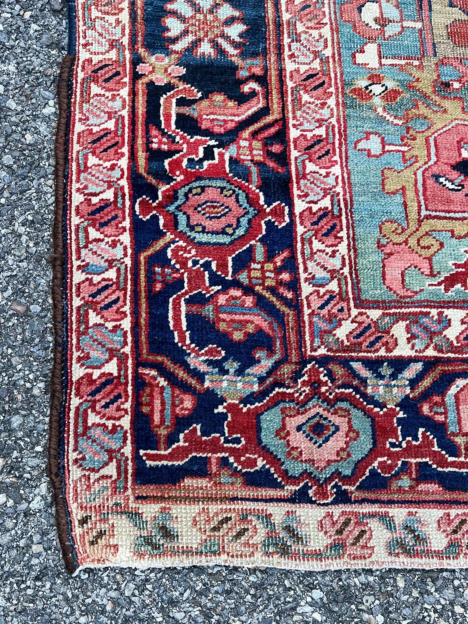 Early 20th Century Heriz Rug For Sale 1