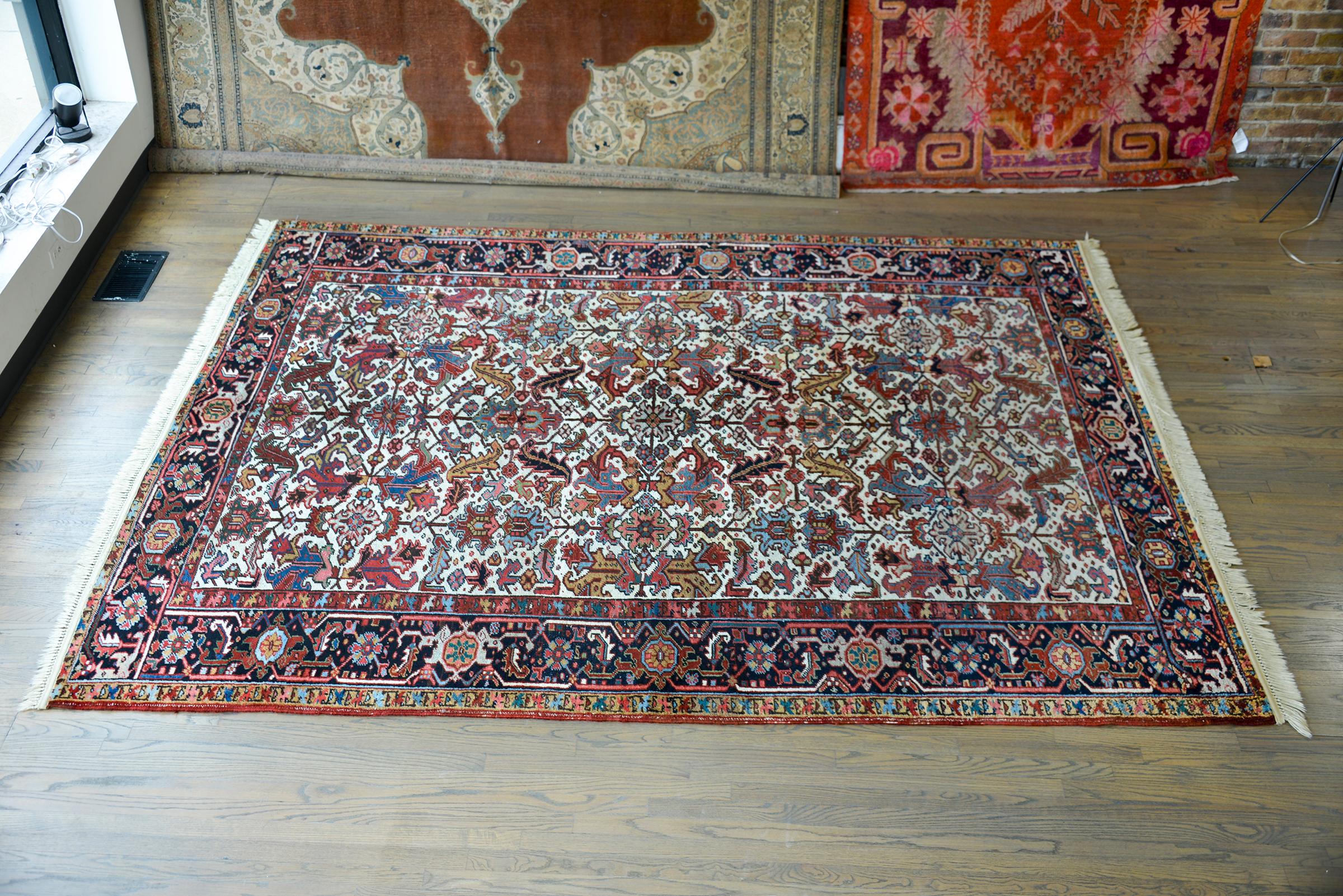 Early 20th Century Heriz Rug For Sale 3