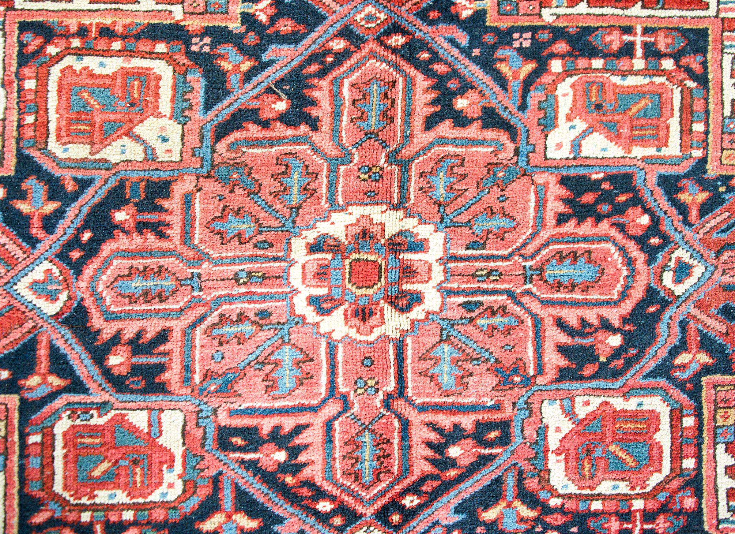 Early 20th Century Heriz Rug For Sale 3