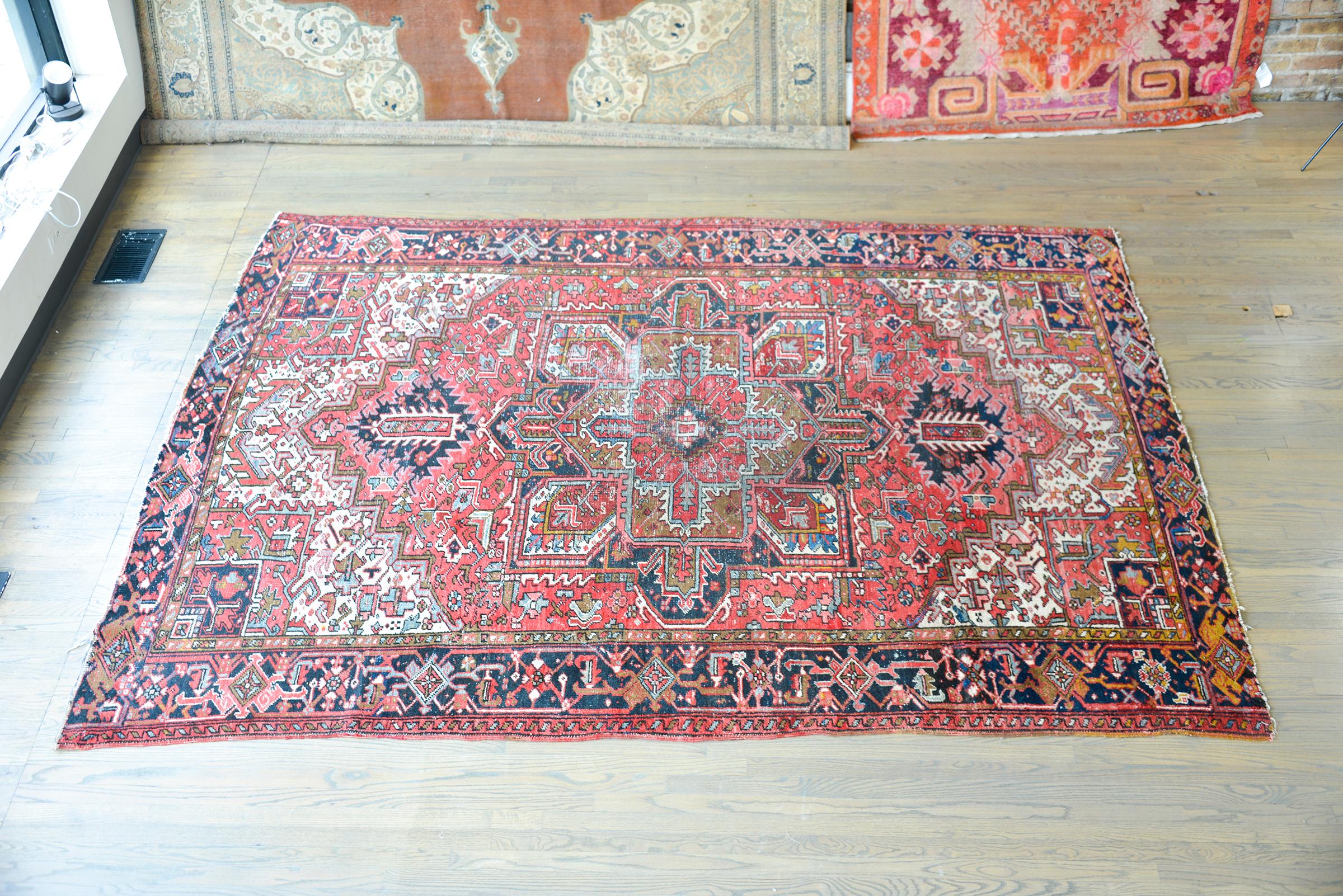 Early 20th Century Heriz Rug For Sale 4