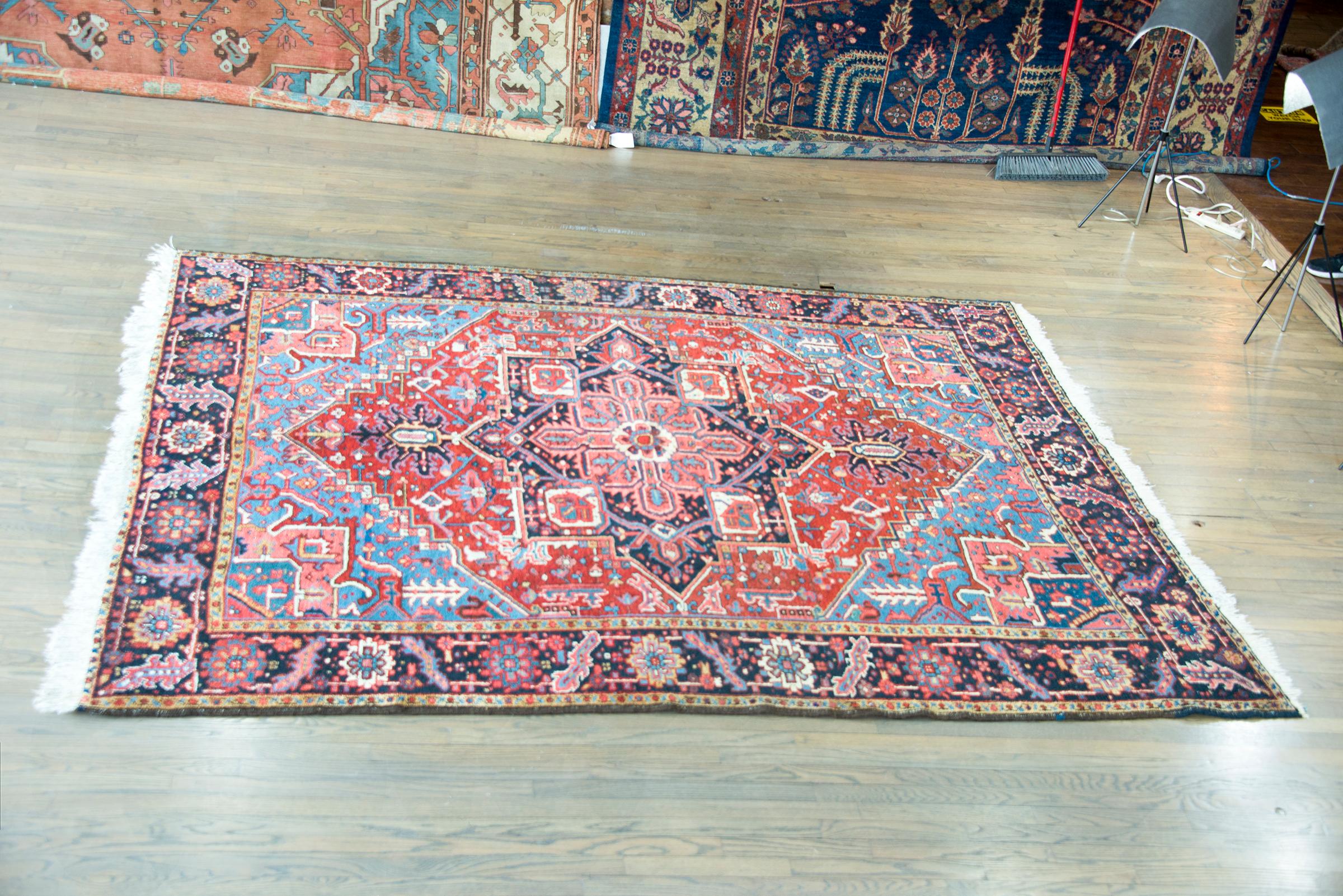 Early 20th Century Heriz Rug For Sale 7