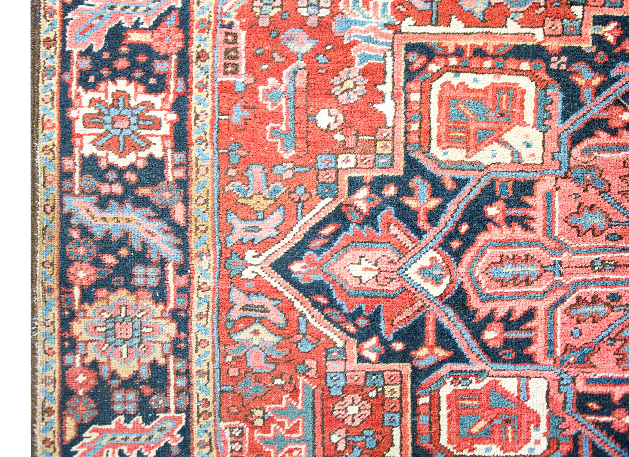 Early 20th Century Heriz Rug In Good Condition For Sale In Chicago, IL