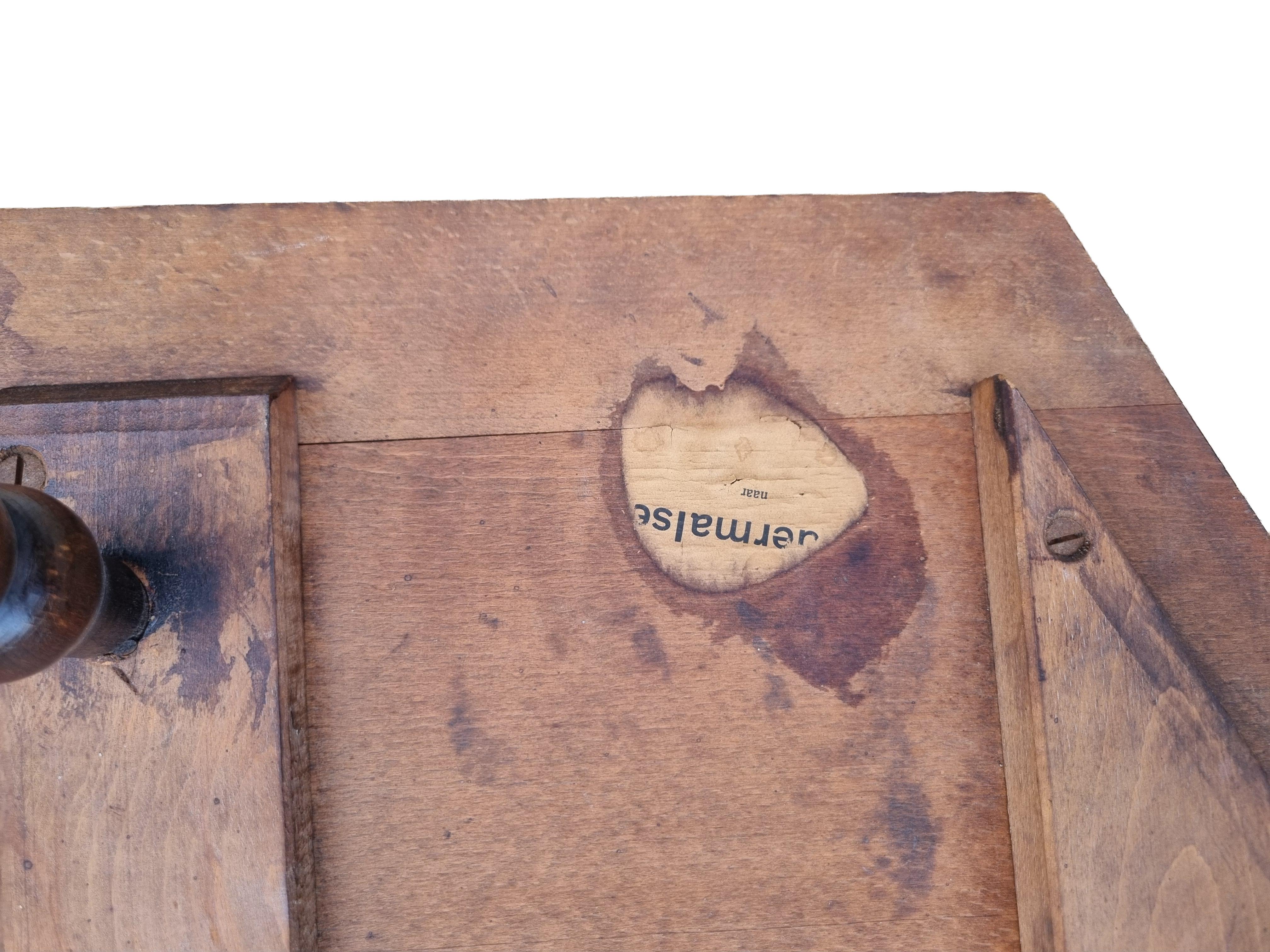 Early 20th-Century Hexagonal Oak Side Table with Bobbin (Spool) Legs & Beaded Ed For Sale 2