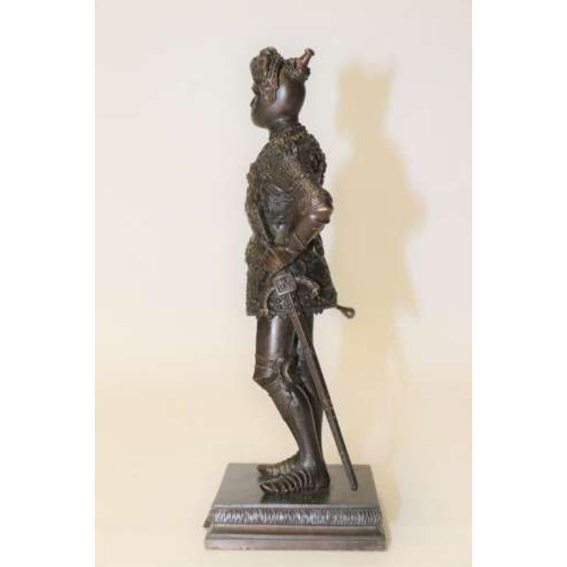 Hochdetaillierte Bronzestudie von König Arthur in verschnörkelter Rüstung aus dem frühen 20. Jahrhundert im Angebot 1