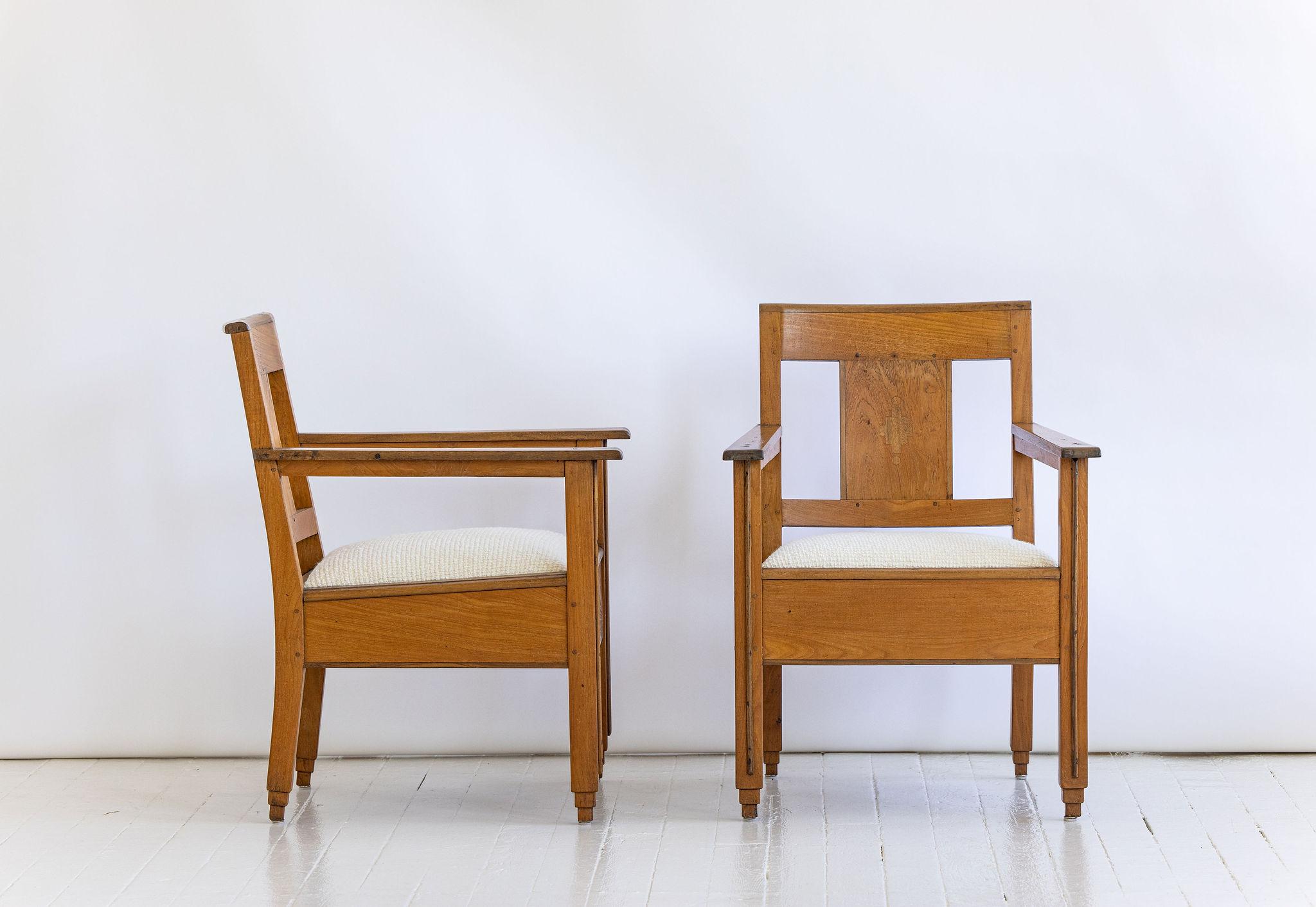 Acabado
-Roble
-Tejido de lana de Bisson Bruneel

Dimensiones
24,25