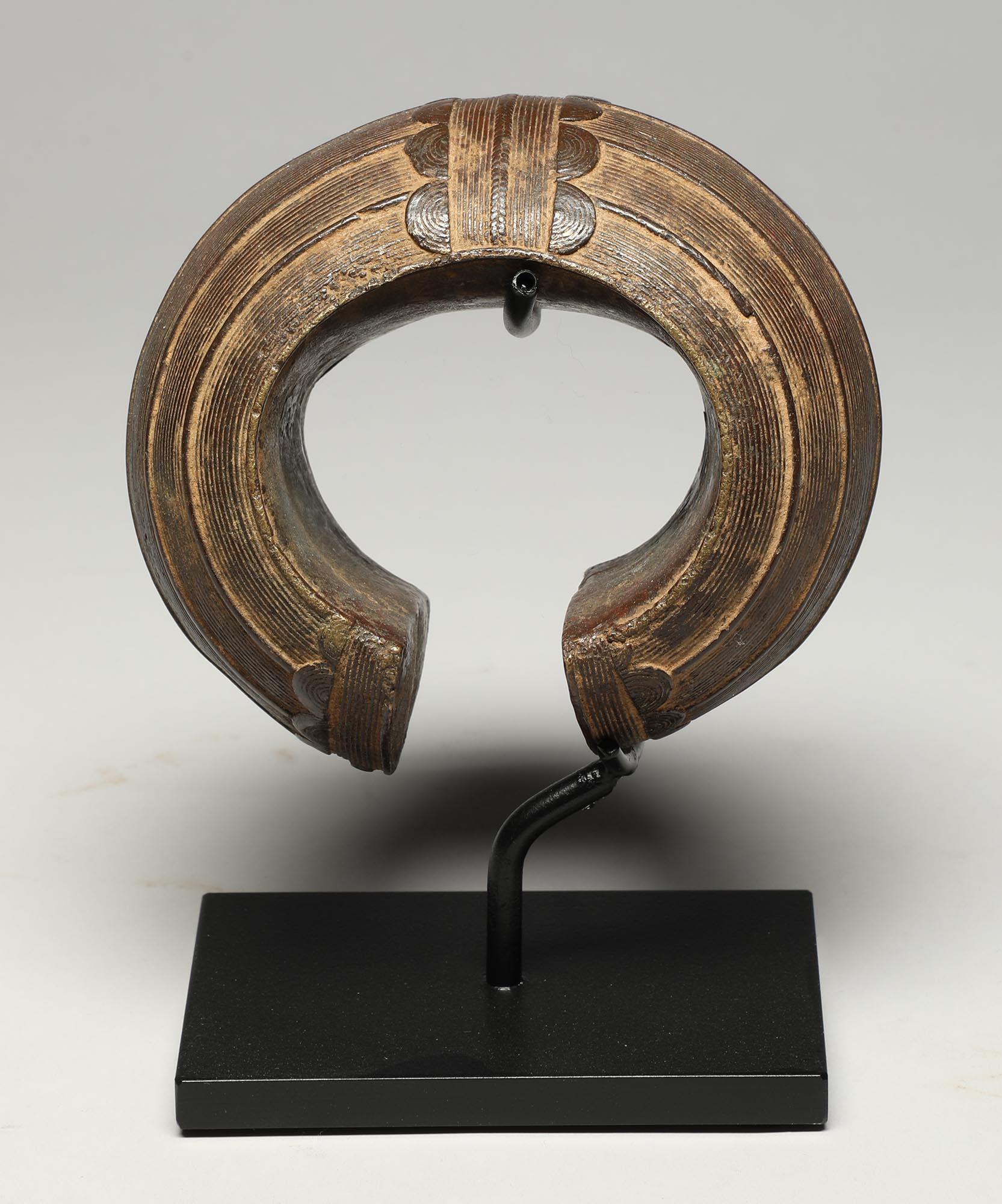 Early 20th Century Hollow Fine Cast Bronze Baule Bracelet Classic Sculpture Form For Sale 1