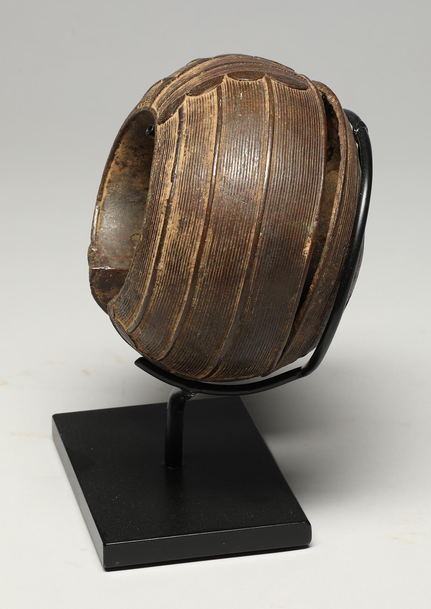 Frühes 20. Jahrhundert Hohlfass-Armband aus fein gegossener Bronze in klassischer Skulpturform (Handgefertigt)