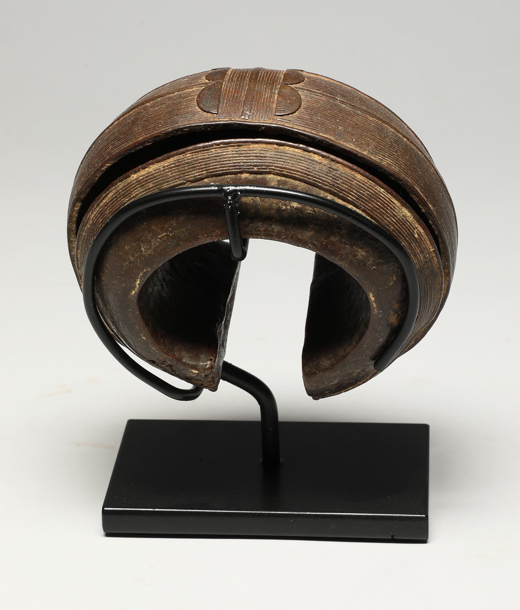 Frühes 20. Jahrhundert Hohlfass-Armband aus fein gegossener Bronze in klassischer Skulpturform 2