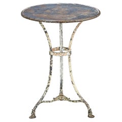 Table de bistrot du début du XXe siècle avec Arras de pieds en forme de sabot