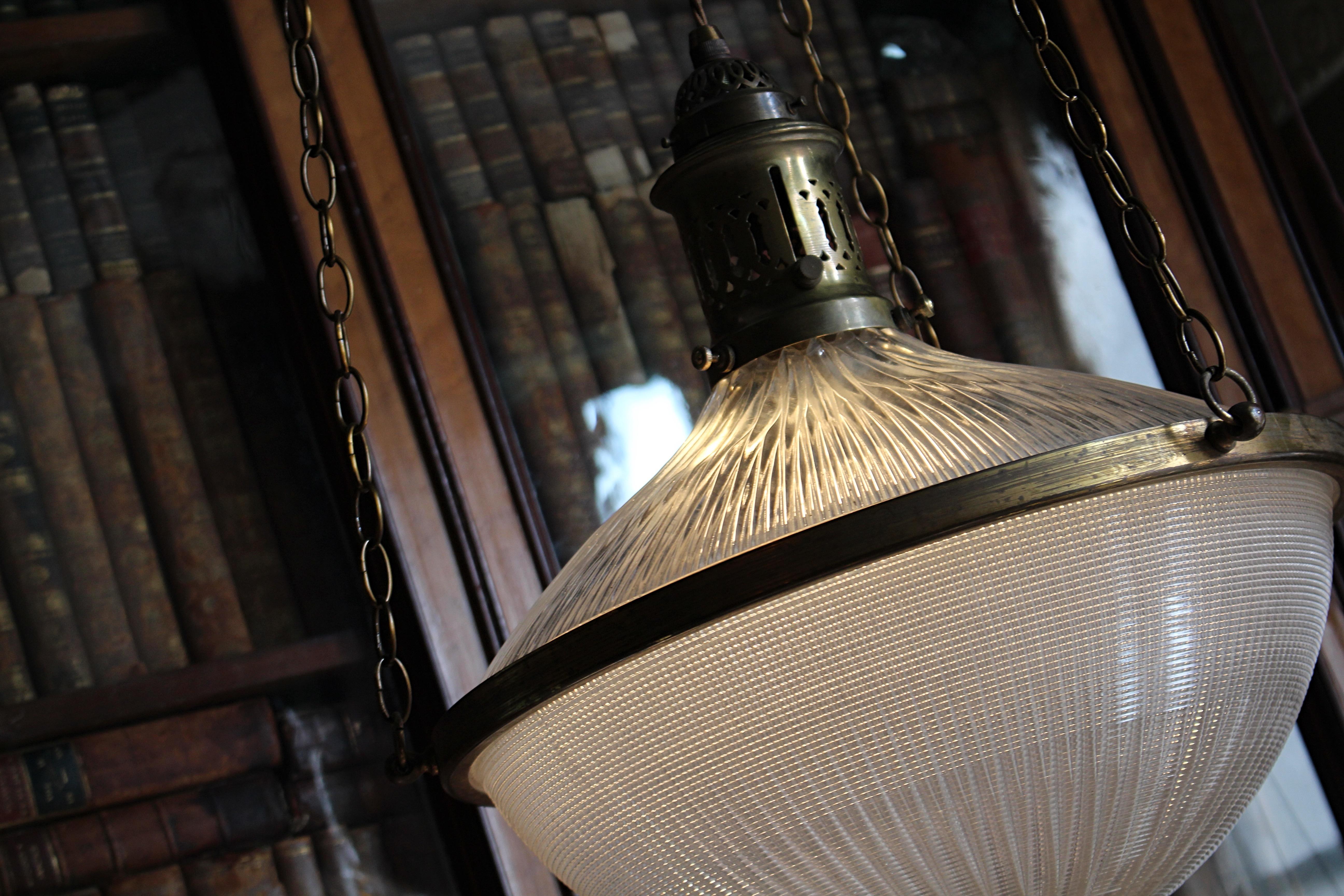 Américain Début du 20e siècle, énorme lampe suspendue en Holophane Blondel Stiletto en vente