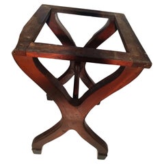 Mesas de heladería de principios del siglo XX con tableros originales de cristal negro