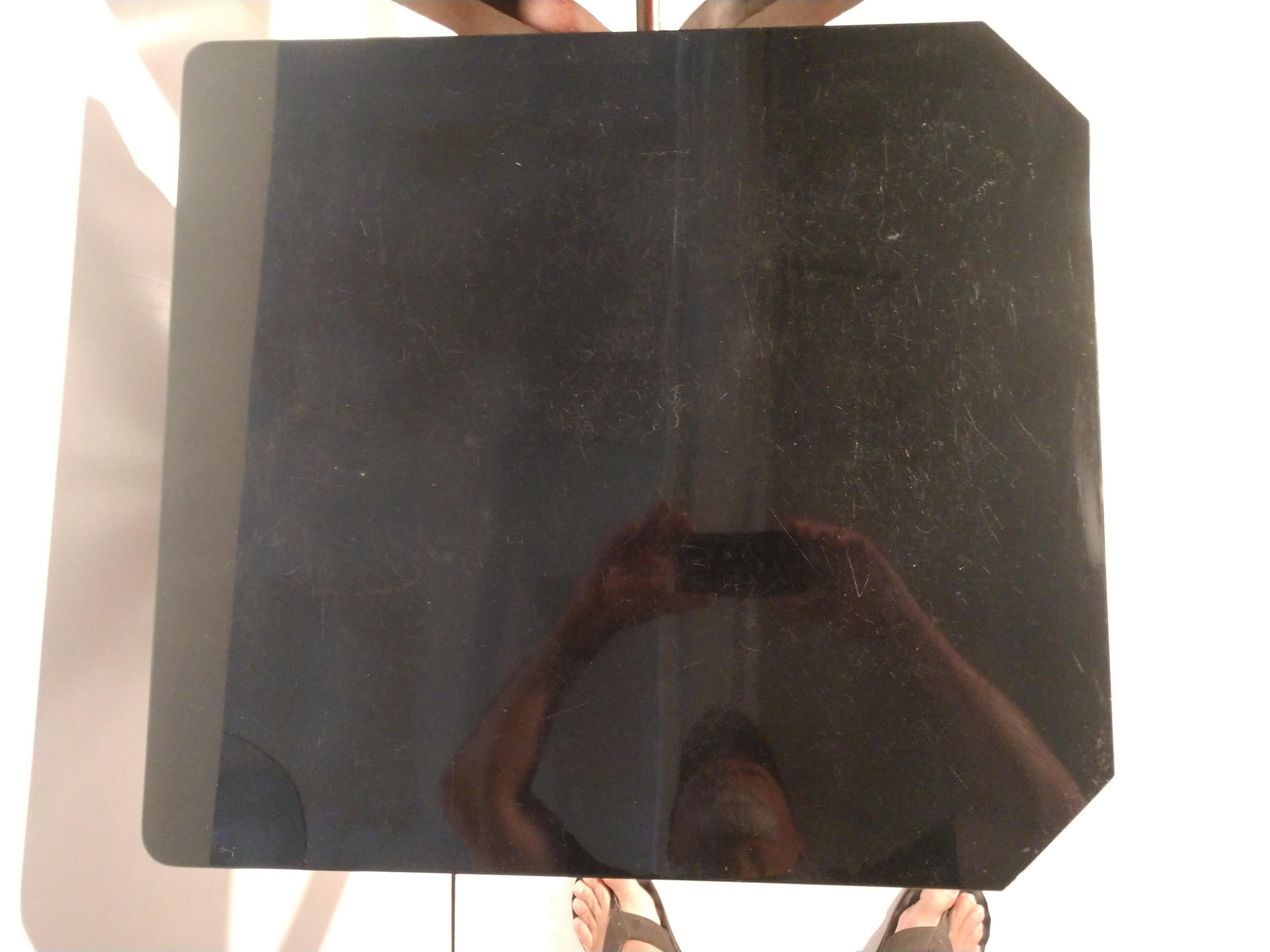 Tables de salle à manger crème glacée du début du XXe siècle avec plateau en verre noir d'origine en vente 5