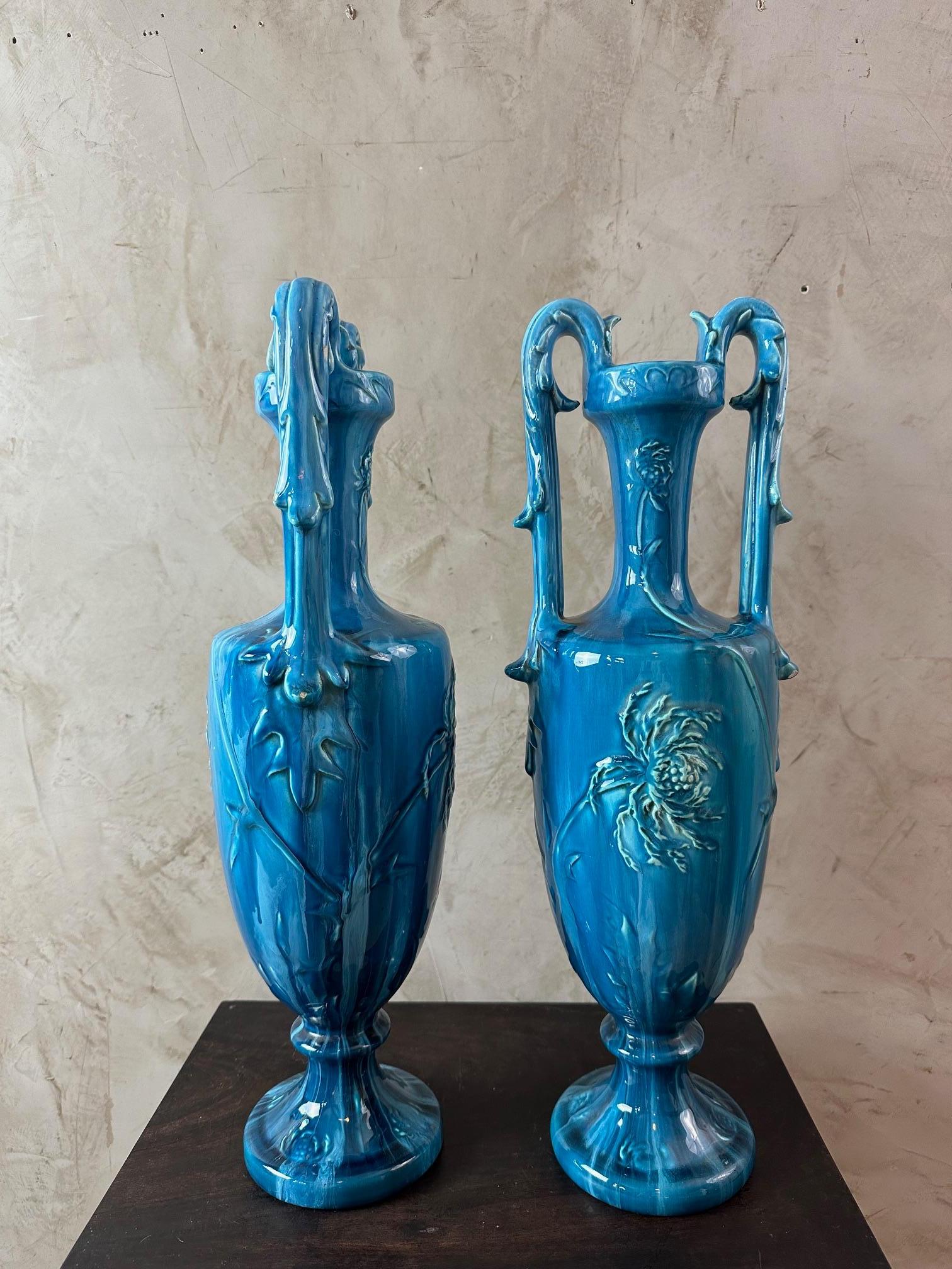 Inizio XX secolo Nel gusto di Delphin Massier Coppia di vasi di faience In condizioni buone in vendita a LEGNY, FR