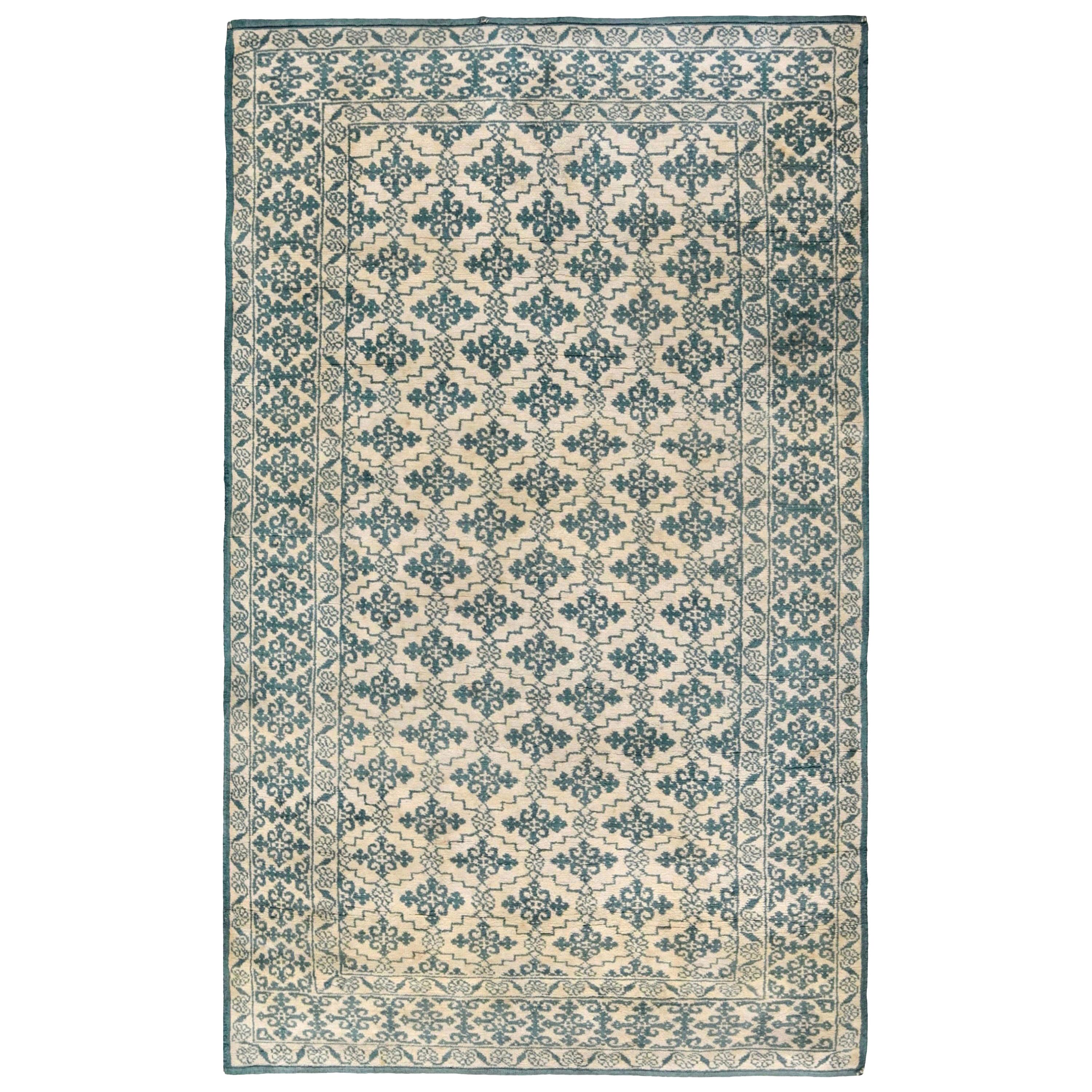 1920s Indian Agra White and Blue Handmade Cotton Rug For Sale at 1stDibs
