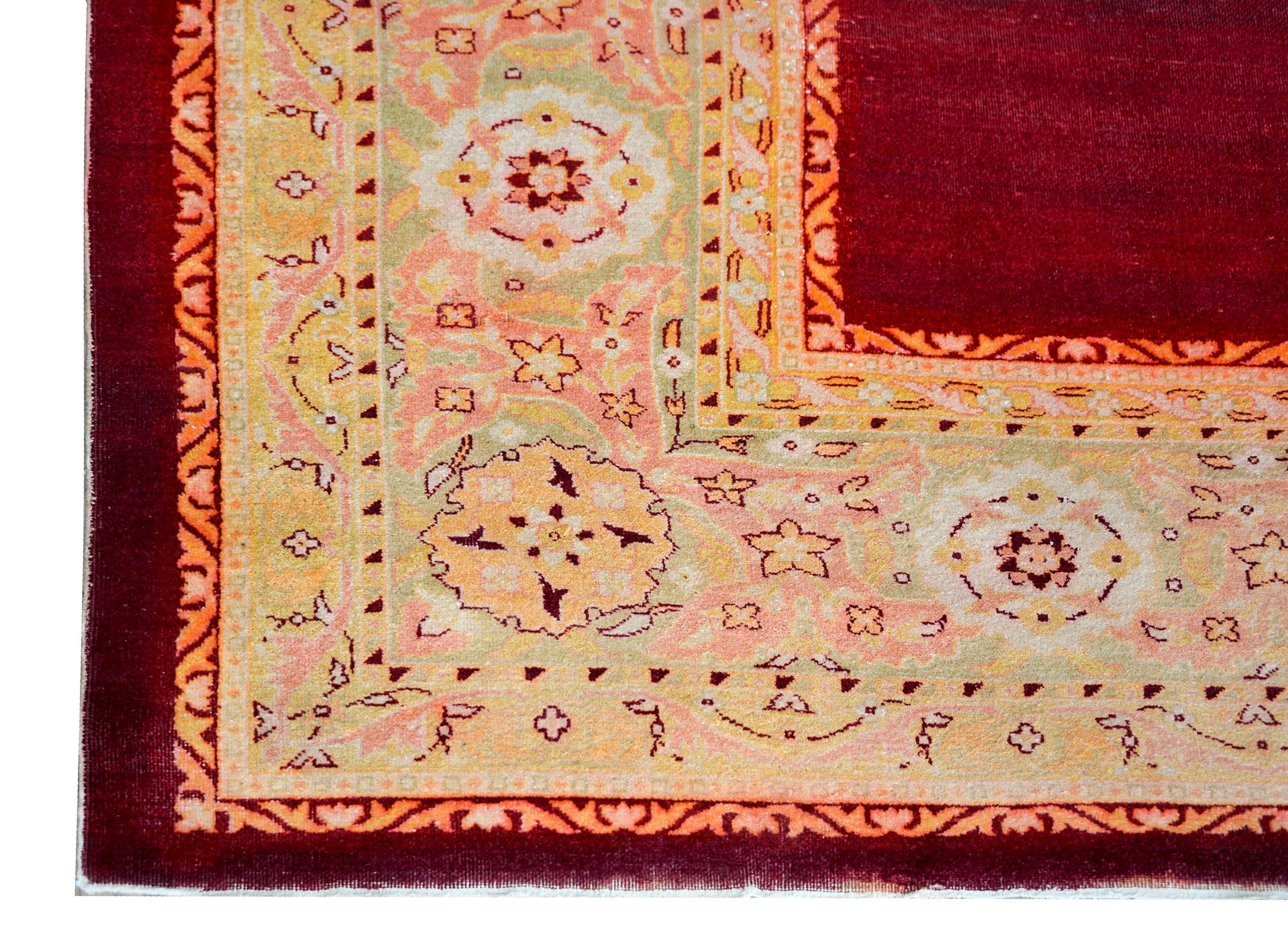 Tapis indien Agra du début du XXe siècle en vente 2