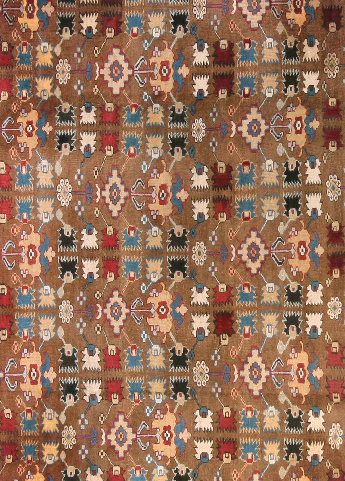 Early 20th Century Indian Handmade Wool Rug
Size: 10'5