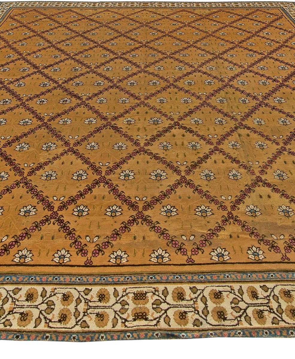 Early 20th Century Indian Botanic Handmade Wool Rug In Good Condition For Sale In New York, NY