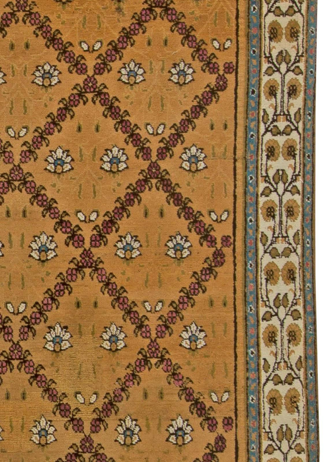 Early 20th Century Indian Botanic Handmade Wool Rug For Sale 1